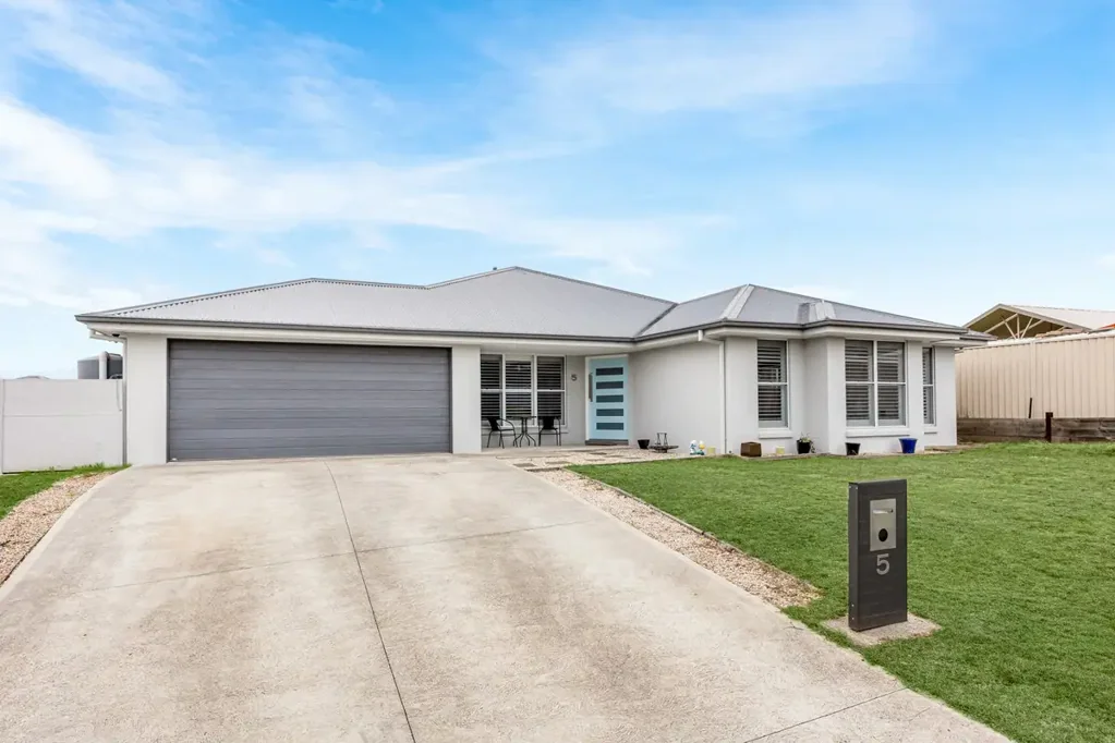 5 Fitzpatrick Place, Bowenfels, NSW 2790