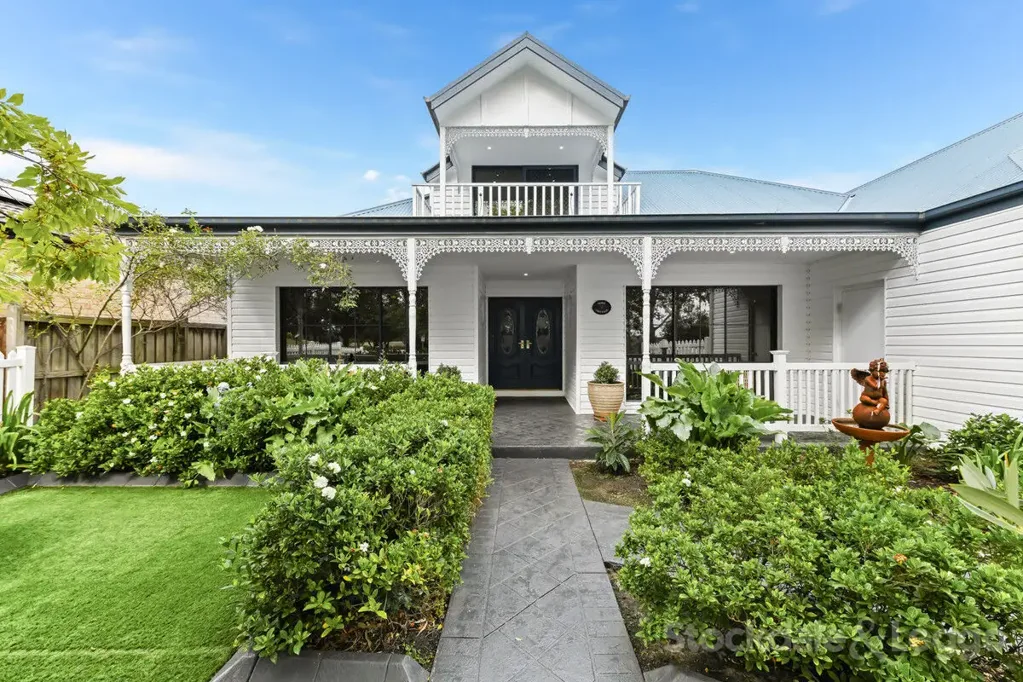 Narre Warren South 4房  EXQUISITE LAKESIDE LIVING!!