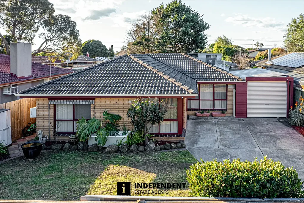 Stylish 3-Bedroom Home with Three Parking in Central Cranbourne
