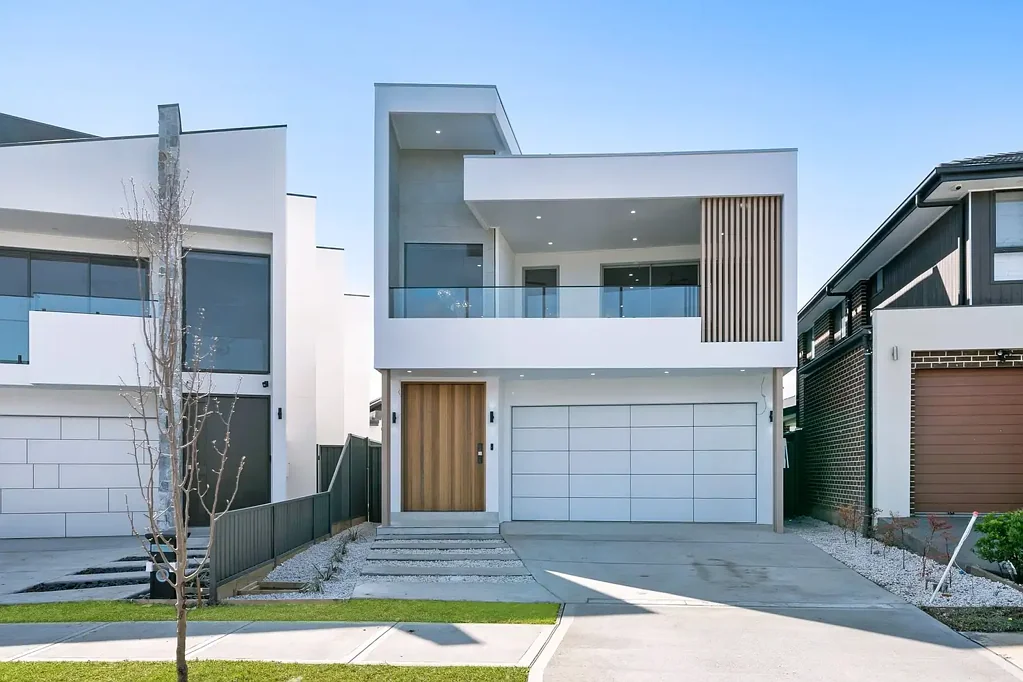 Stunning 4-Bedroom Double-Storey Family Home!!