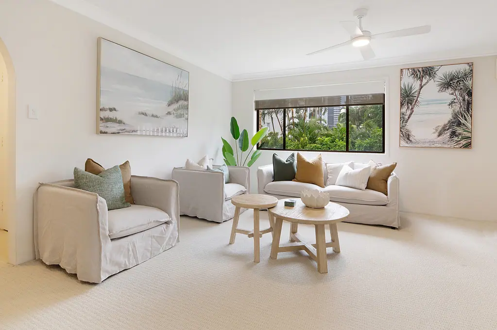 Mermaid Beach 2房  OVERSIZED, EAST FACING BEACHSIDE APARTMENT