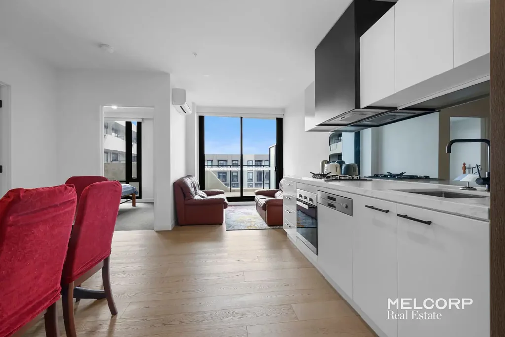 CONTEMPORARY LIVING IN THE HEART OF M-CITY - FURNISHED