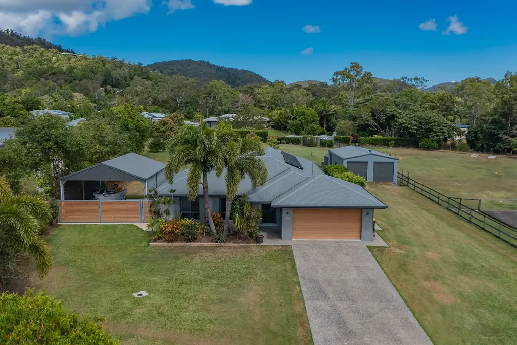 Cannon Valley 4Zimmer The Full Family Package on One Beautiful Acre in Honeyeater Crescent