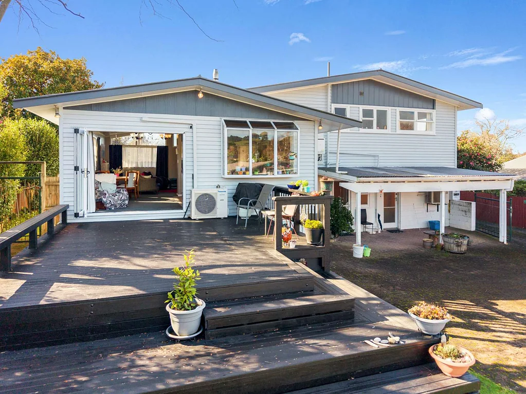 Pukehangi 4कमरा Modern kitchen, Pool, Huge Garage