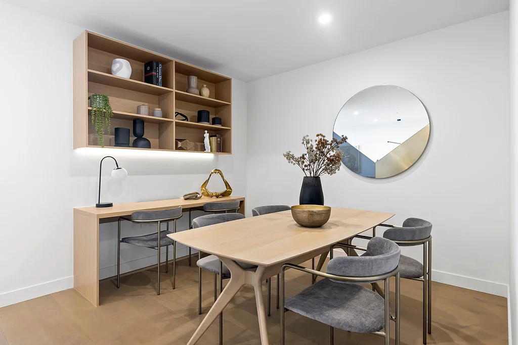 Footscray 1房  AFFRODABLE APARTMENT STYLE LIVING IN THE HEART OF FOOTSCRAY
Stunning pricing and the quality is second to none. 
Get in before the new hospital is built and the price of this suburb goes up!
JUST COMPLETED! One bed plus study beautifully decked out apartment.