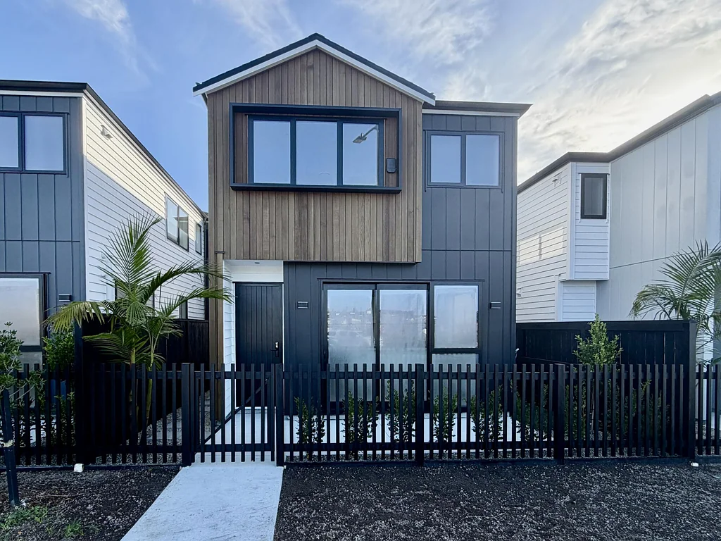 Milldale 4房  Well-Planned 4-Bedroom, 2-Living Home in Milldale