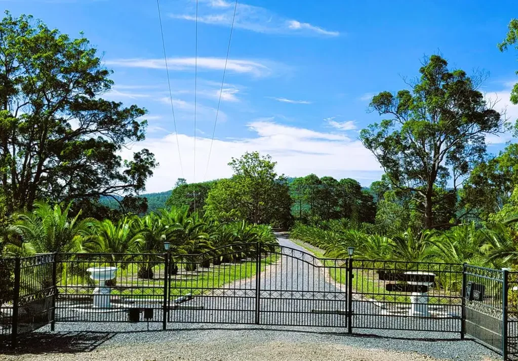 Telegraph Point  WEDDINGS, AIRBNB, HIPCAMP, KENNELS, HORSES, HAY PRODUCTION