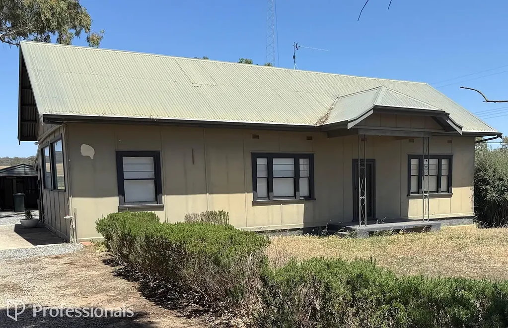 Peaceful country living - water included!