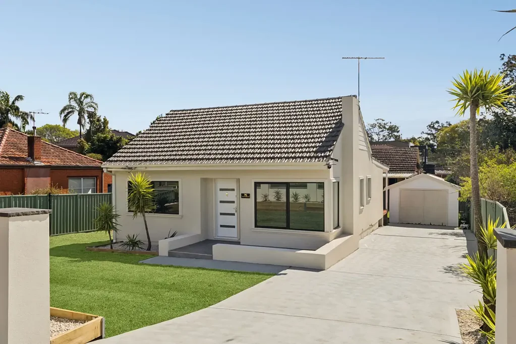 Beverly Hills 4ਬੈੱਡਰੂਮ Modern Family Home on a 613sqm Block with 16m Frontage - Owner Says Must Sell!