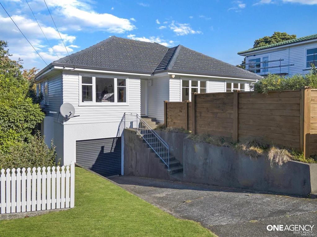 Tawa 3 Bedroom Sunny, Private & Family-Ready