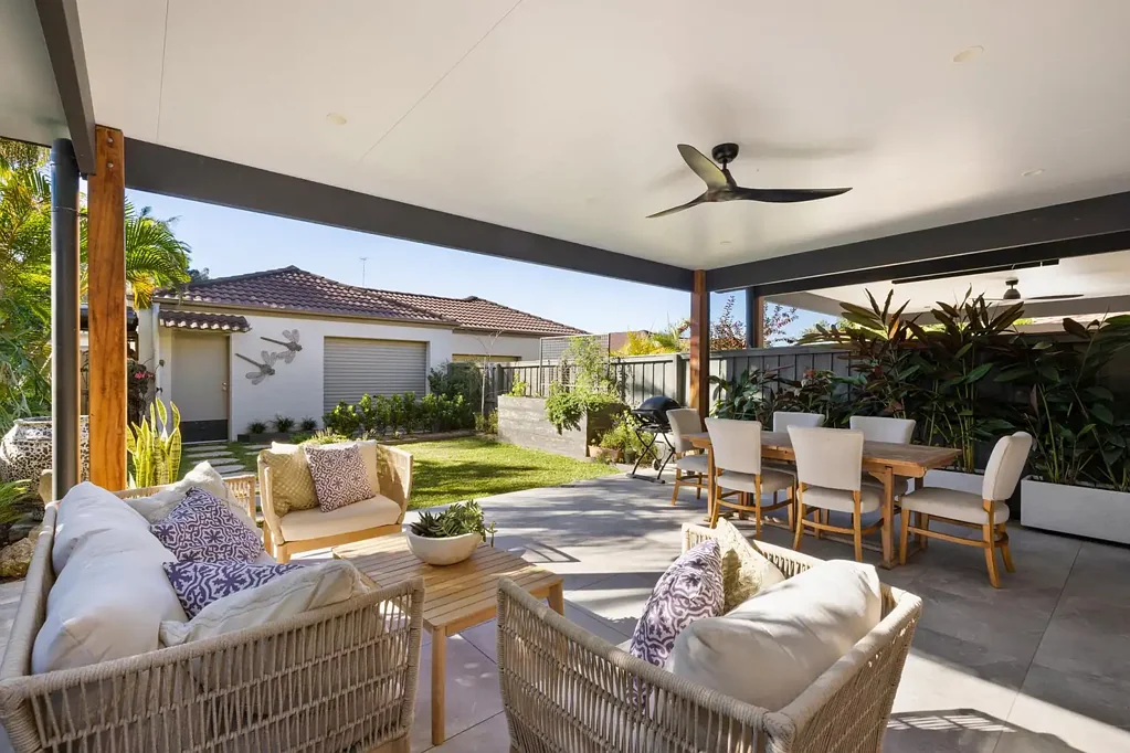Warriewood 3Phòng ngủ North Facing + Renovated - Torrens Title Townhome in Quiet Parkside Setting