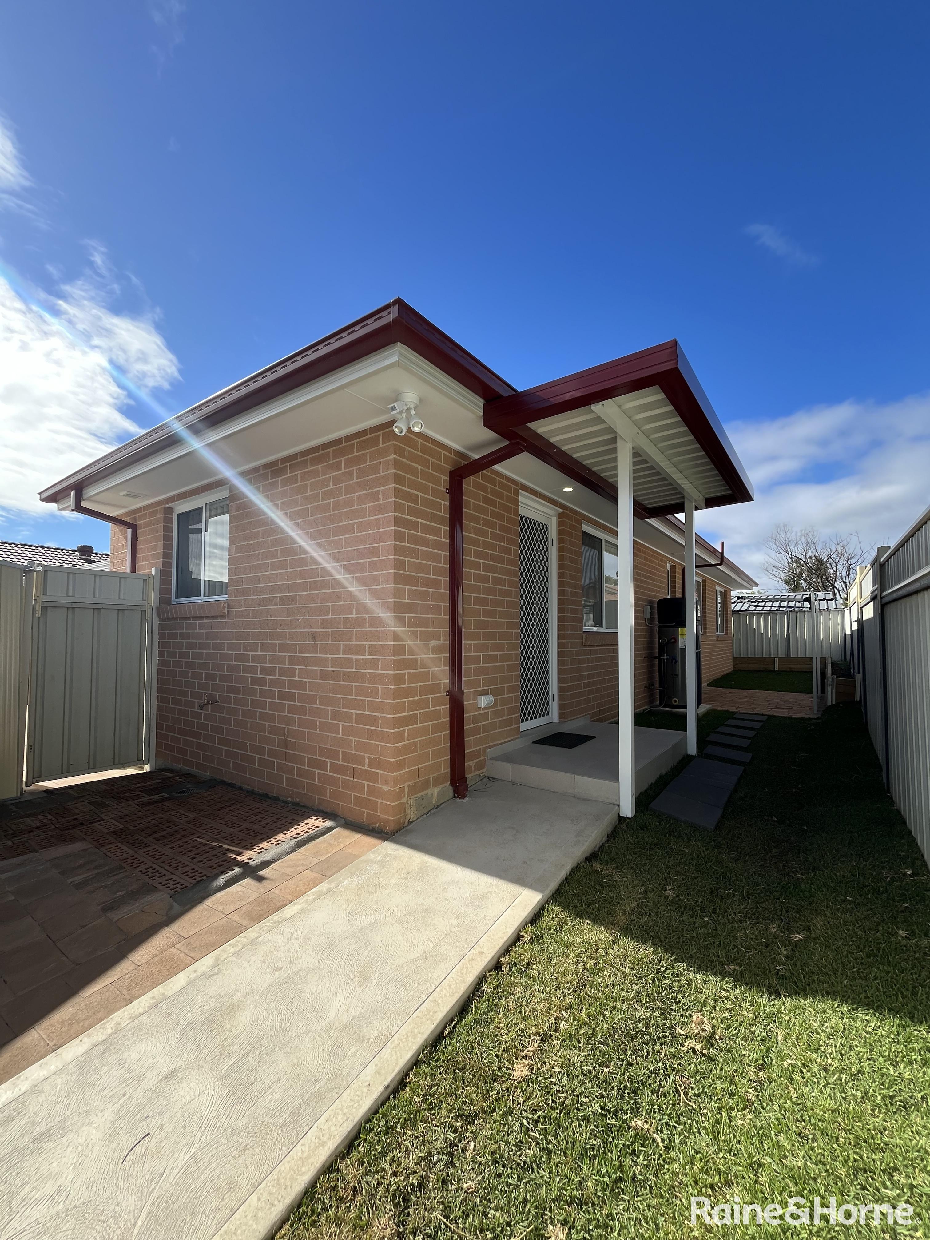 17 FIELDS RD, MACQUARIE FIELDS NSW 2564, 0 habitaciones, 0 baños, House