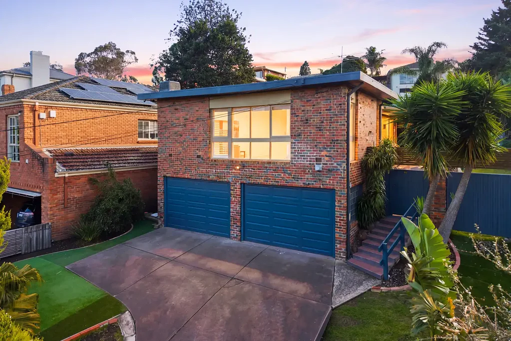 Templestowe Lower 3房 宽敞的家庭生活空间，配备超大工作室和高架景观 Expansive Family Living with Incredible Workshop Space and Elevated Views
