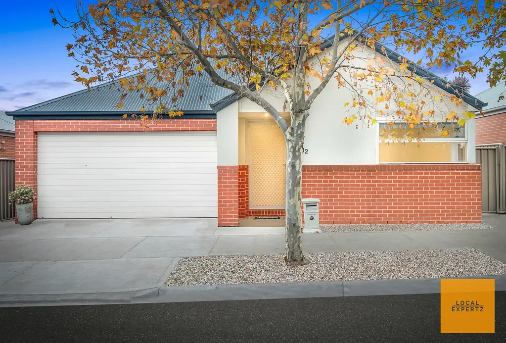 12 Strathvea Lane, Caroline Springs, VIC 3023