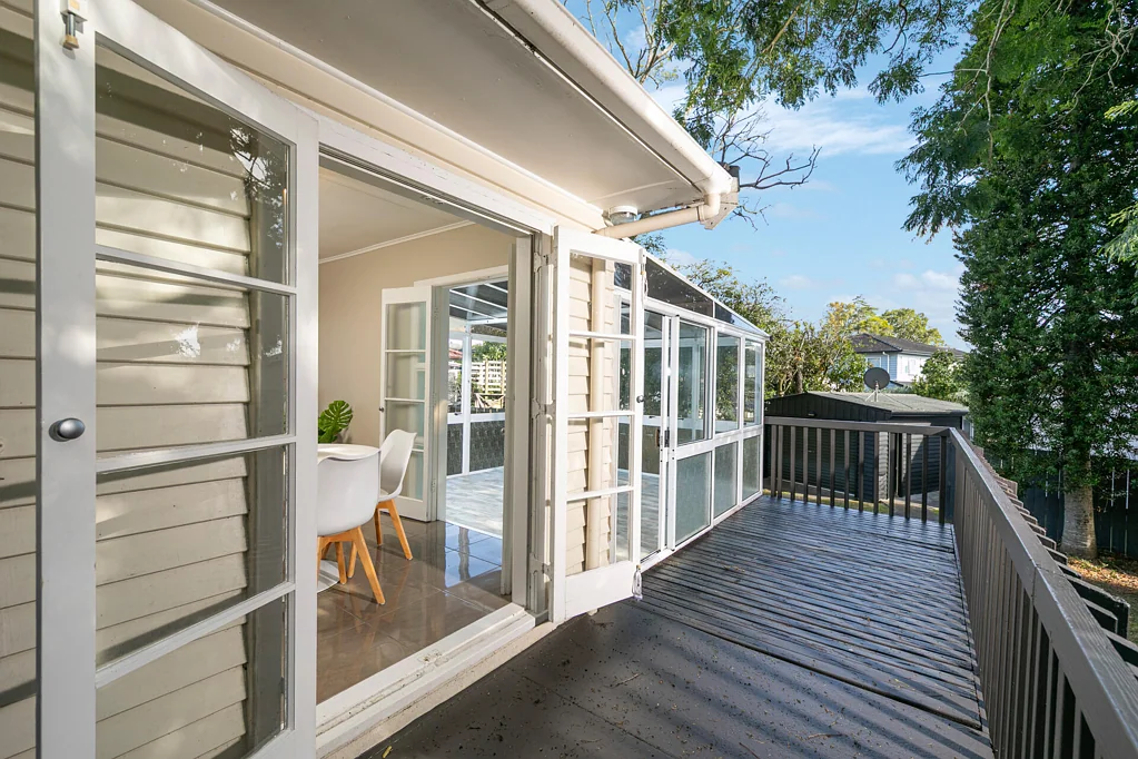 Te Atatu Peninsula 5Zimmer Auction this Wednesday 4pm