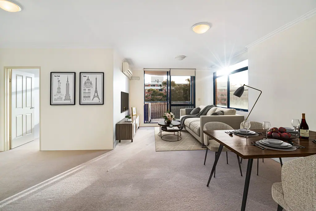 CLOSE TO THE CBD + WITH DOUBLE LOCK UP GARAGE + 2 Car spaces