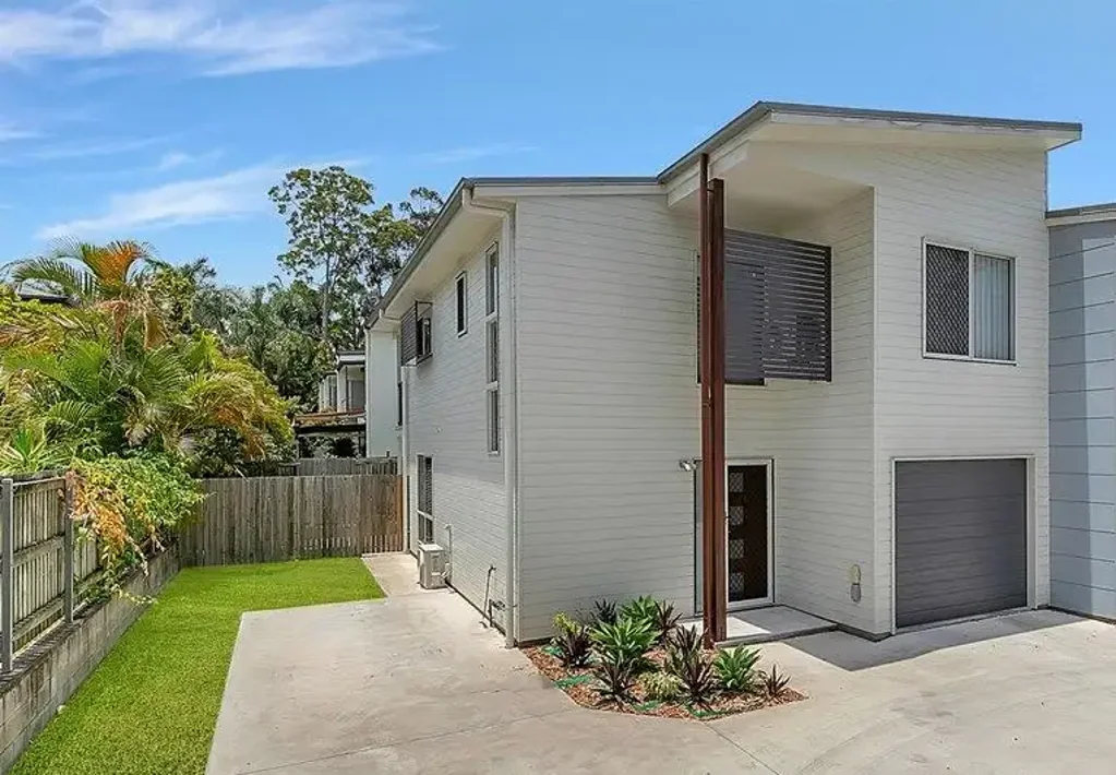 Modern & Spacious 3-Bedroom Townhouse in Prime Location