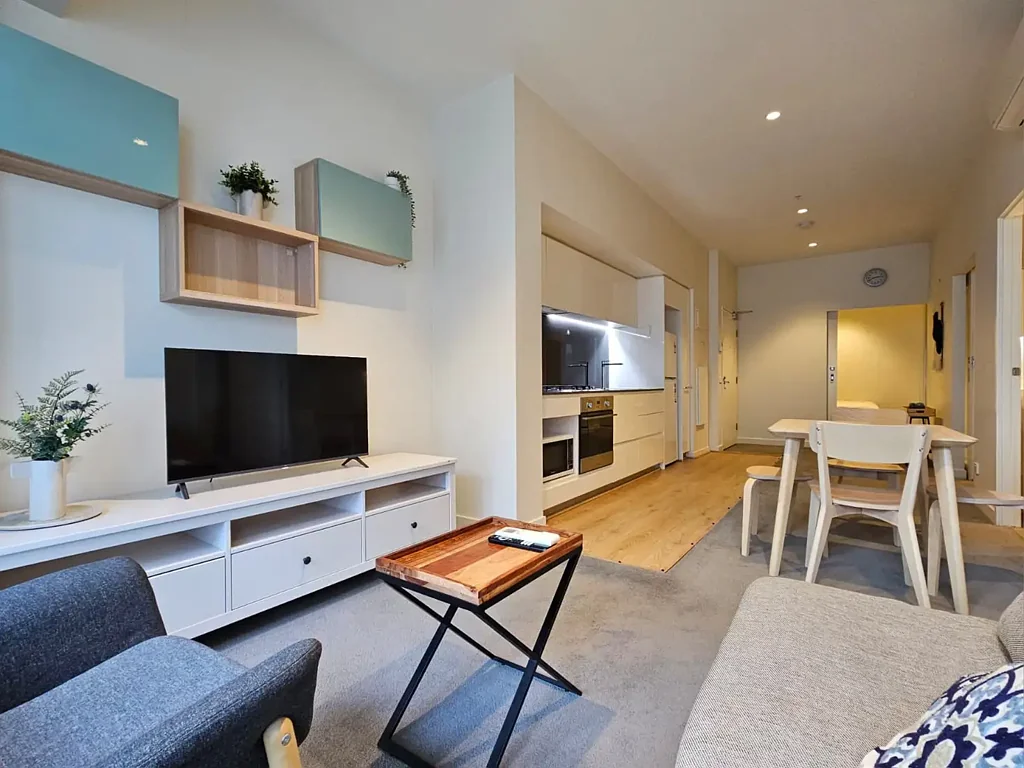 3 Bedroom Fully Furnished in The Heart of Melbourne CBD!