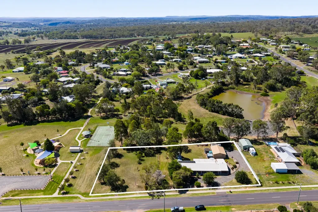 18 Main Street, Meringandan, QLD 4352