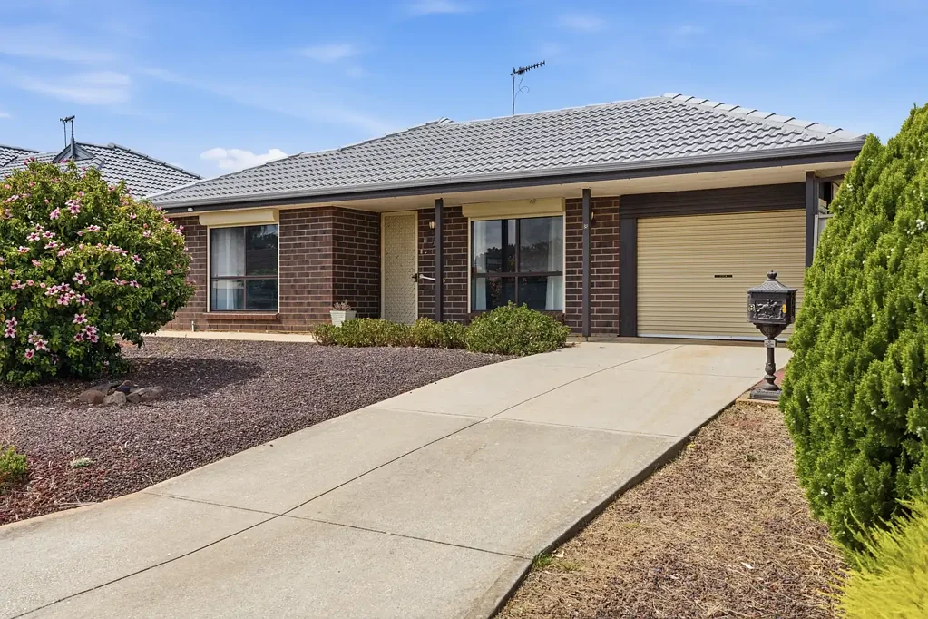 8 Cassinia Street, Craigmore, SA 5114