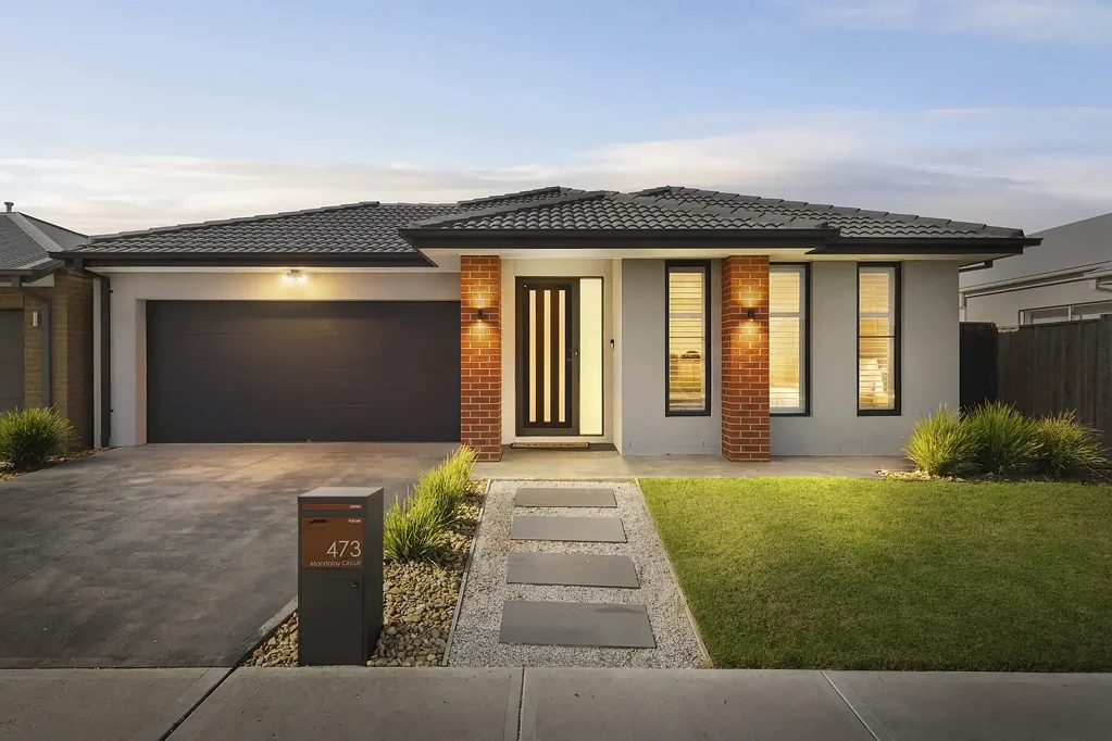 Beveridge 4 Bedroom Boutique-Built Luxury in Mandalay Estate