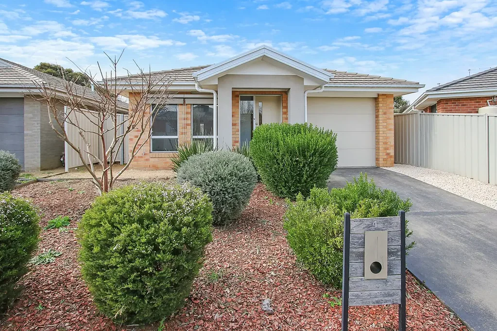 Modern Comfort in a Peaceful Lavington Location