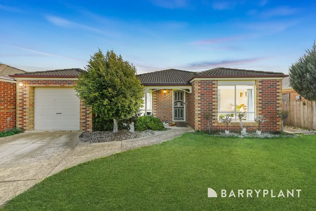 4 Saintly Grove, Berwick, VIC 3806