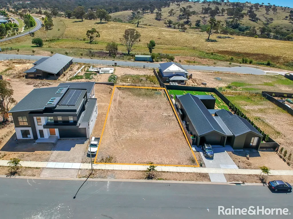 13 Chimney Rise, Googong, NSW 2620