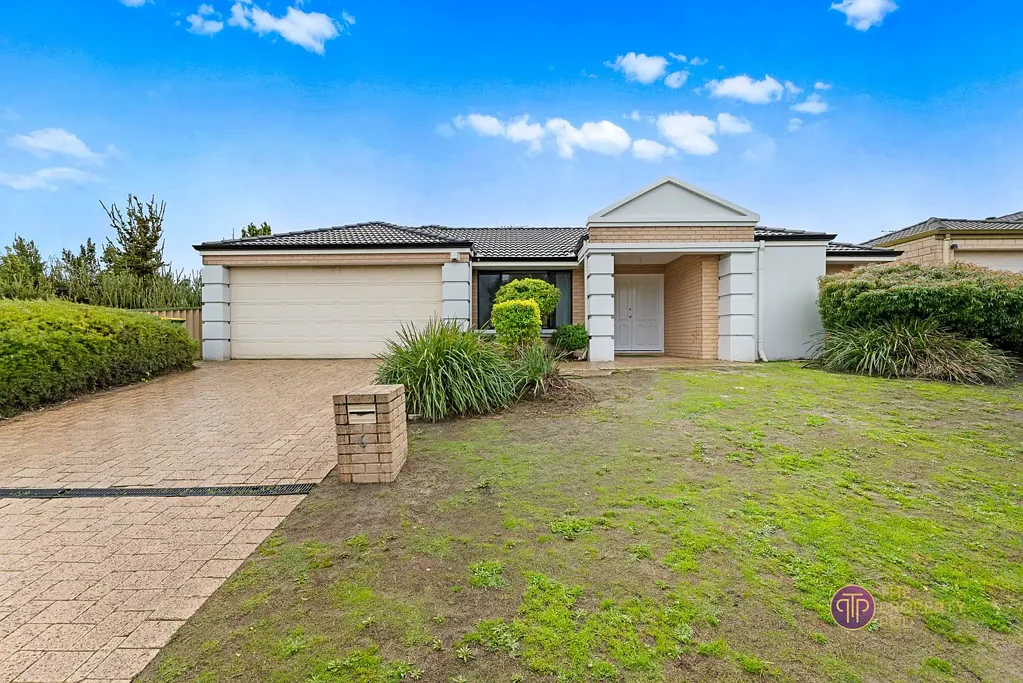 Park Views, Plenty of Space & Family-Friendly Living in Bertram!