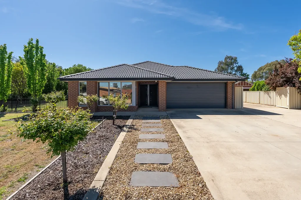 Nathalia 4房  Executive Family Living: Quality, Space, and Shed Heaven in Nathalia