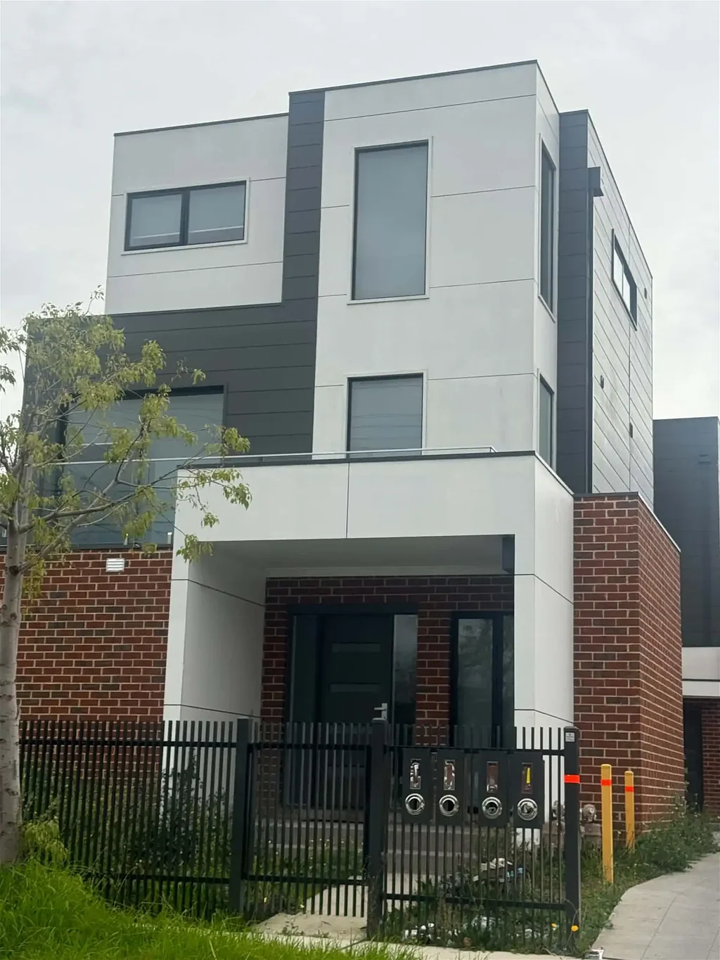 Modern Townhouse Living in the Heart of Springvale!
