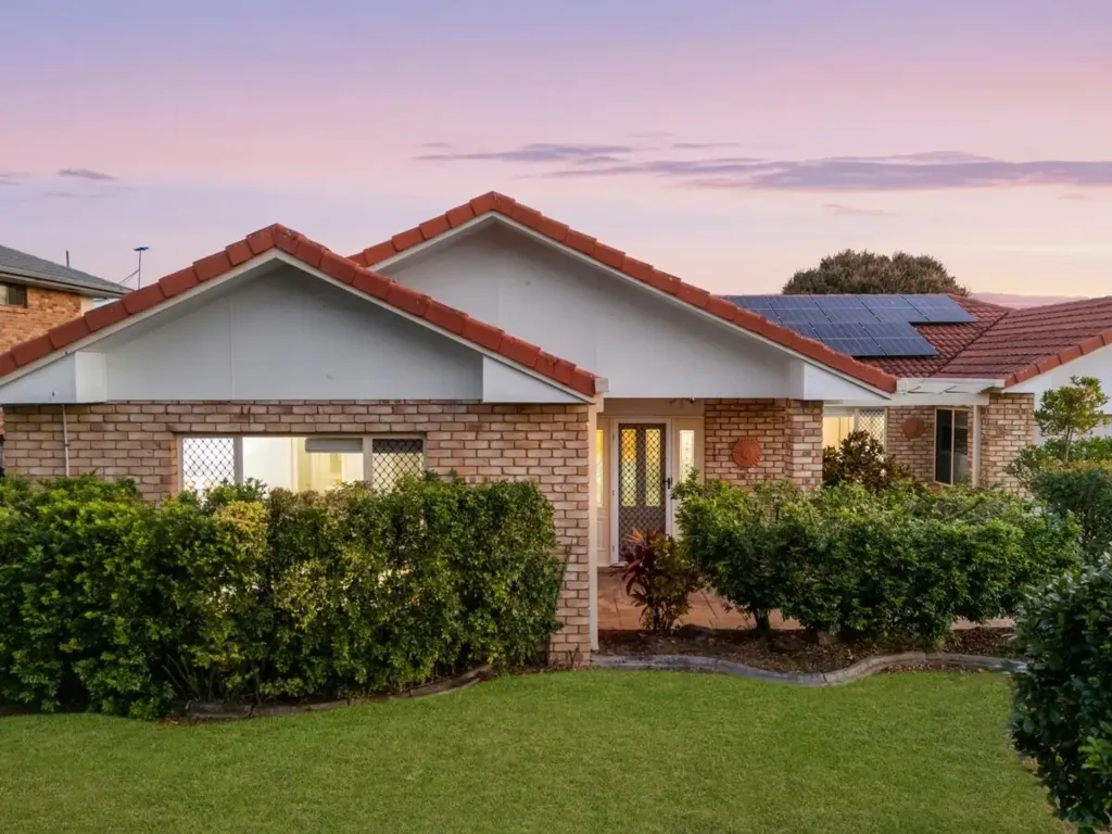 Calamvale 5部屋 A Classic Flexible Family Favourite with Space, Style & Future Upside