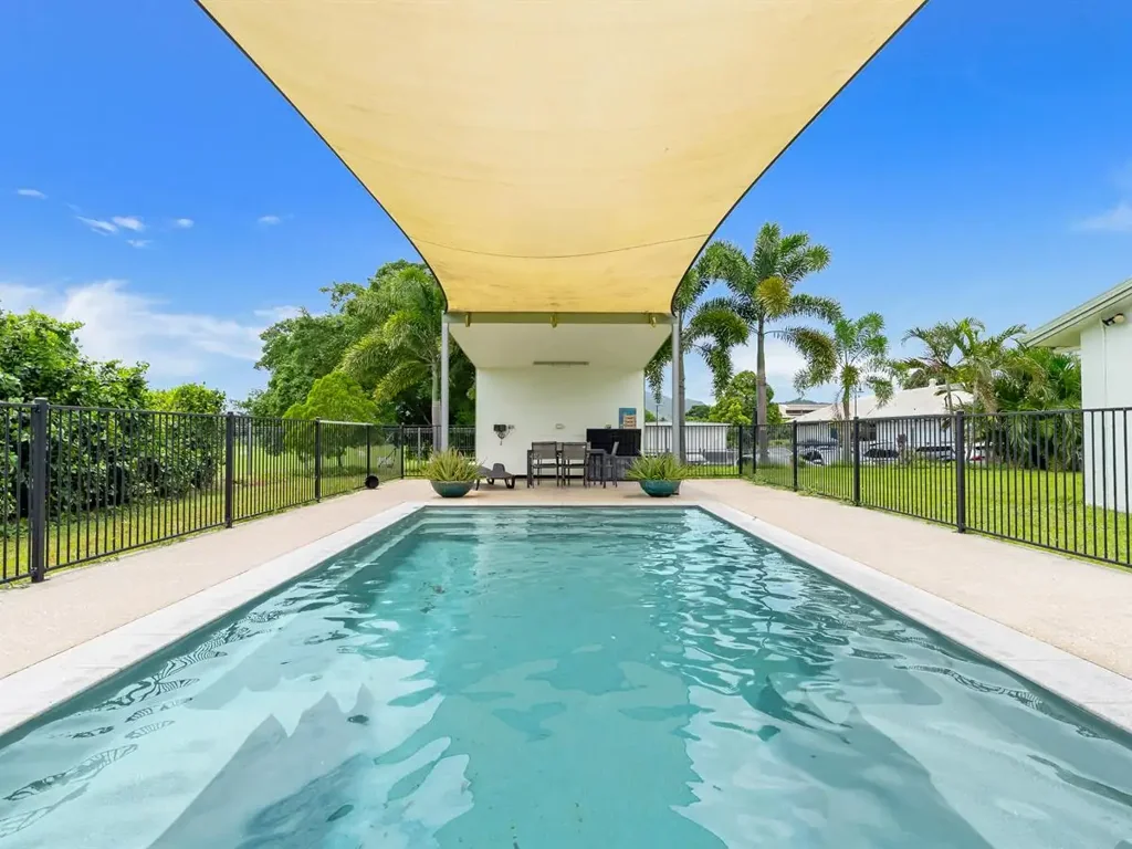 Kamerunga 4房  Expansive Family Living on 1,554m2  with Pool and Shed + Optional Vacant Land with Shed on 740m2