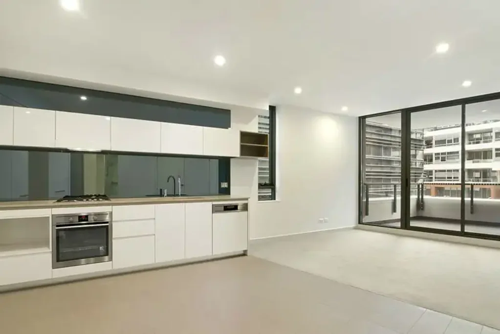 Sun-Drenched 'Rise' Apartment