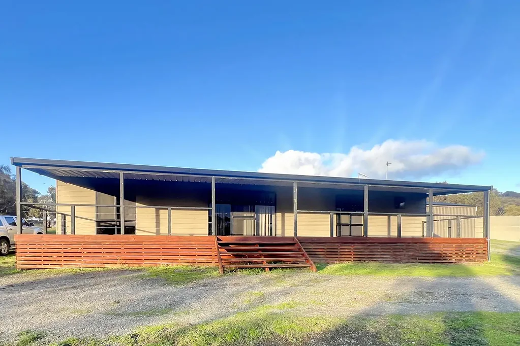 Tranquil Rural Living on Acreage