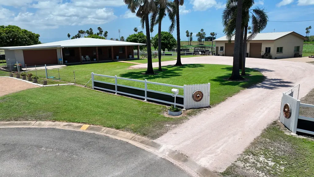 Ayr 3Kwarto WHERE TOWN MEETS COUNTRY...