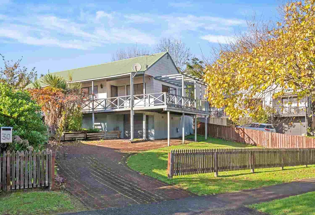 3 Bedrooms in Macleans Zone