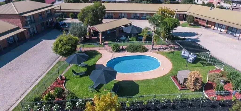 Corowa 25房  STATESMAN MOTOR INN - FREEHOLD OFFERED.