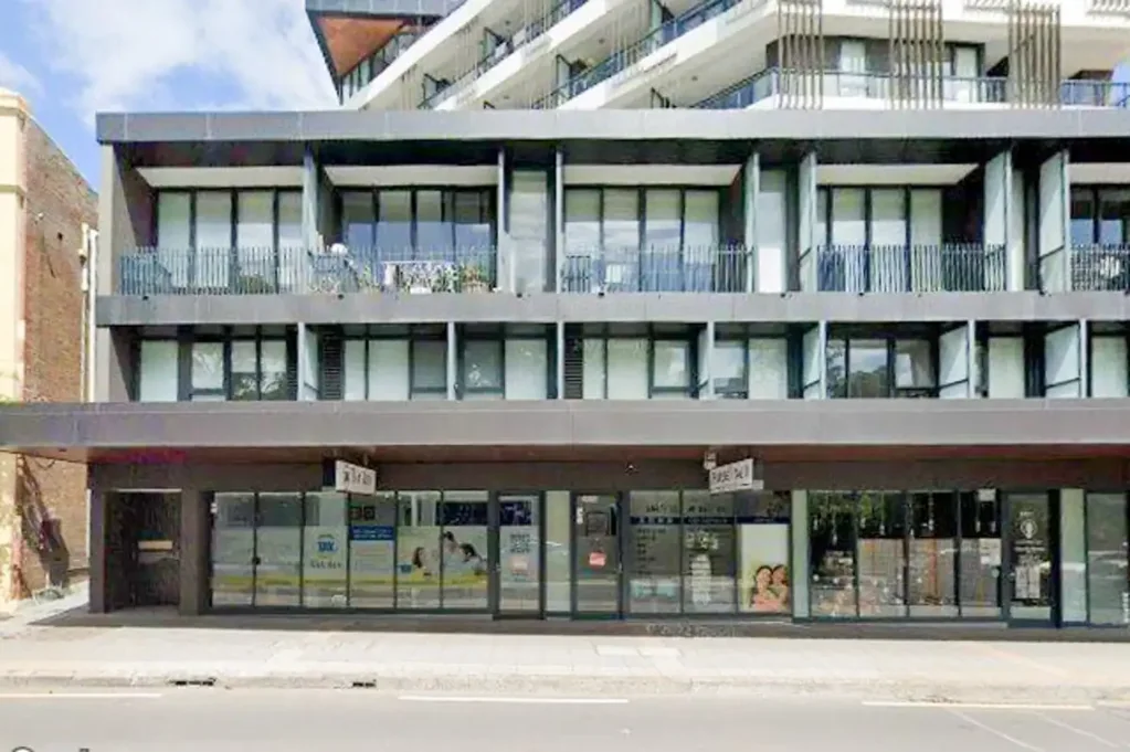 Modern 2 Level Apartment in Ashfield