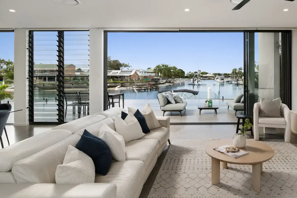 Minyama 4Kwarto BRAND NEW DEEP WATER LUXURY IN ONE OF MINYAMA'S MOST PRESTIGIOUS WATERFRONT STREETS