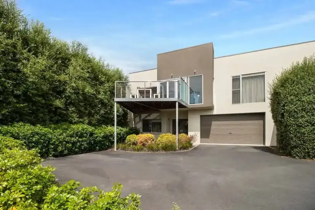 Mount Gambier 3房  Elevated modern living in a quiet, sought-after enclave