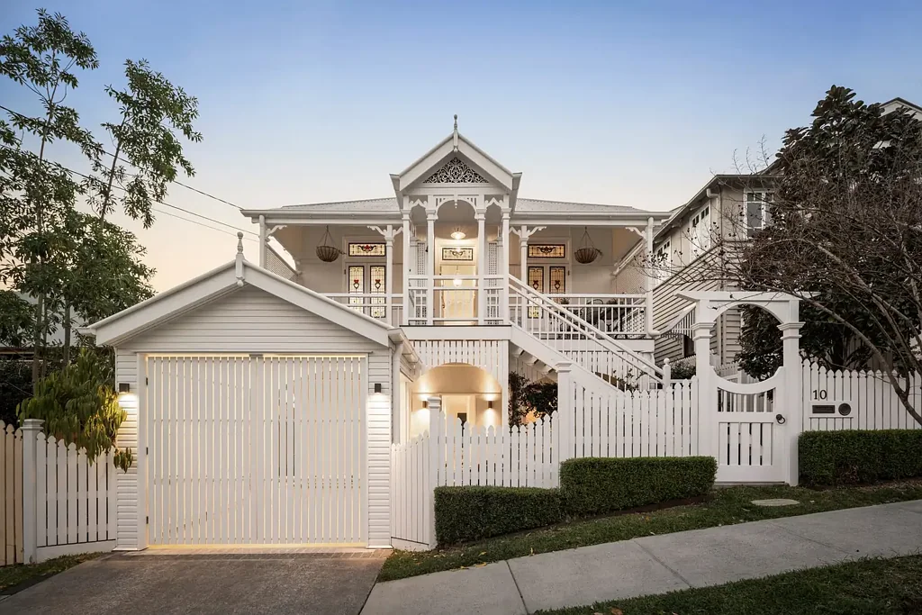 Toowong 6房 Toowong 中心区一处卓越的家庭住宅 A Distinguished Family Residence in the Heart of Toowong