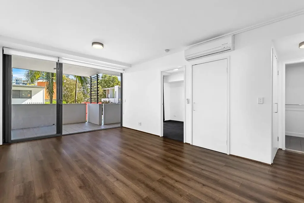 FULLY FURNISHED INNER-CITY LIVING WITH RESORT-STYLE AMENITIES