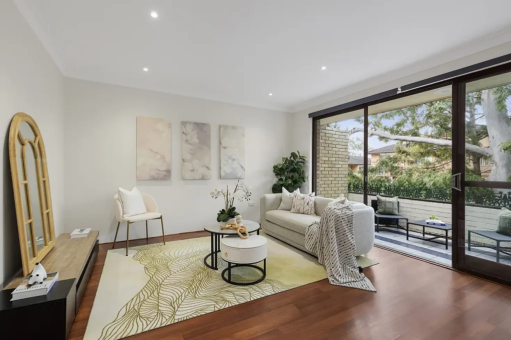 Hornsby 2chambre East Facing Home with Modern Updates