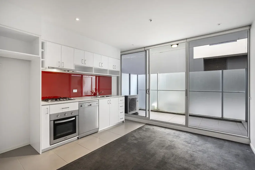 South Yarra 1房 South Yarra中心地 周租550低持有 步行火车站Chapel街 阳光开敞户型 High-Yield South Yarra Investment with Low Holding Costs in a Blue-Chip Location