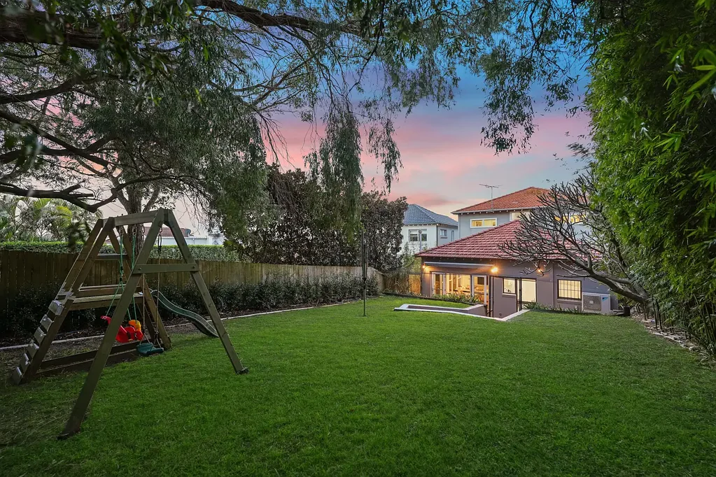 Dover Heights 6 Bedroom Radiant Ocean View Family Home Creates Private Sanctuary
