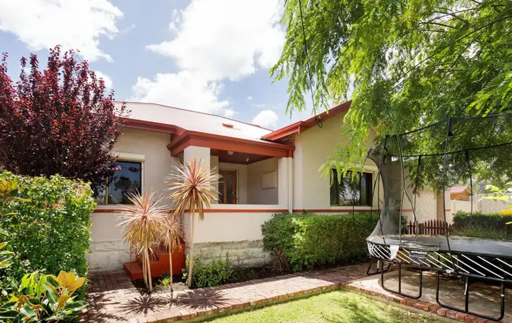 2D Rennie Crescent, Hilton, WA 6163
