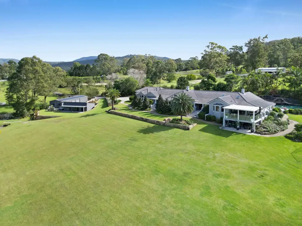Mudgeeraba 9ਬੈੱਡਰੂਮ Elevated Luxury: Premier Hinterland Estate with Mountain Views and Dual Residences