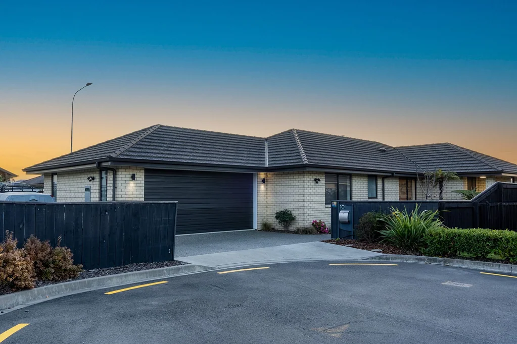 Richmond 3房  Easy Living, Extra Parking, Prime Location