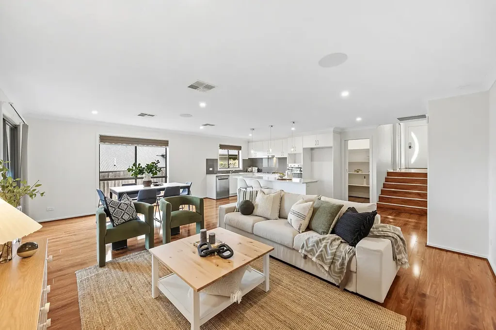 Ngunnawal 4Phòng ngủ Four Bedrooms, Generous Living Zones, One Standout Home.